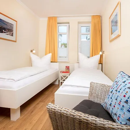 Meeresblick Fewo: Sellin Beachfront With Pool & Sauna Access *