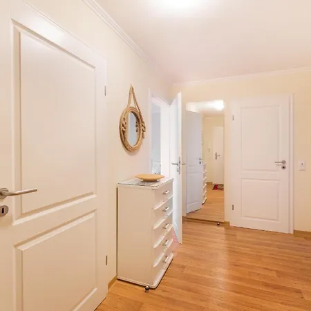 Meeresblick Fewo: Sellin Beachfront With Pool & Sauna Access